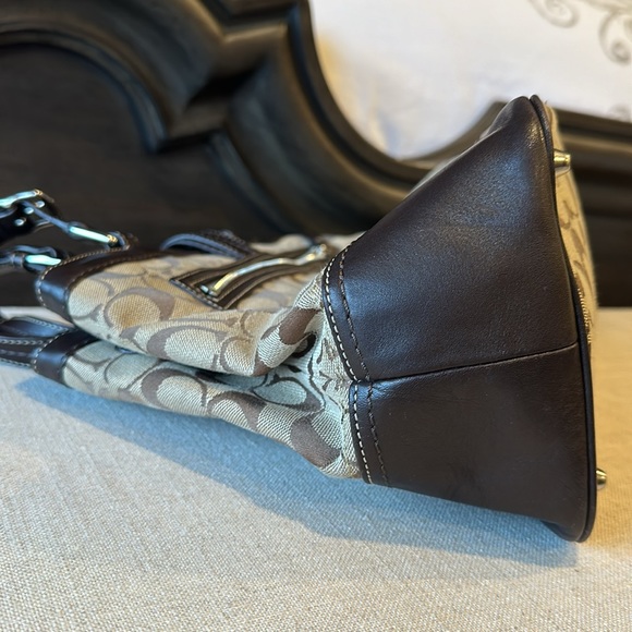 Authentic Coach Purse - Like New - Picture 6 of 7